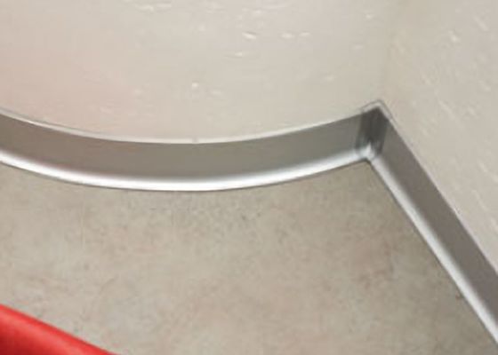 Parete impermeabile anodizzata dei bordi di bordatura che fiancheggia la decorazione del protettore