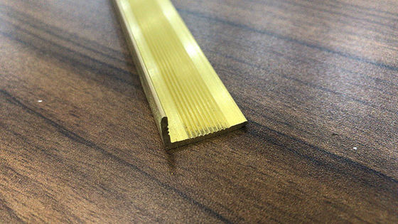 Disposizione moderna d'ottone decorativa della piastrella per pavimento di umore della decorazione interna della striscia 3mm