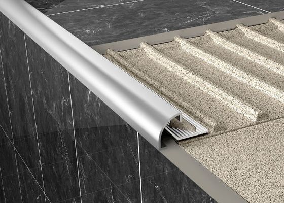 Strisce di metallo interne intorno alla disposizione di alluminio d'angolo del bordo dello specchio della piastrella per pavimento ceramica