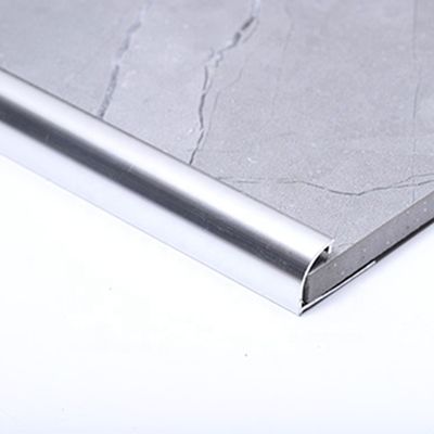 Scanalatura a &quot;u&quot; ceramica del bagno intorno alla disposizione di alluminio 1.8m delle mattonelle
