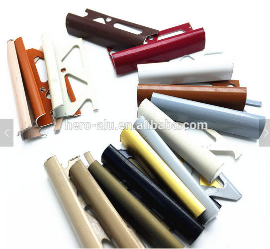 Le mattonelle di alluminio rotonde sistemano i colori metallici dell'alta della corrosione di resistenza delle scale colla all'aperto del silicone