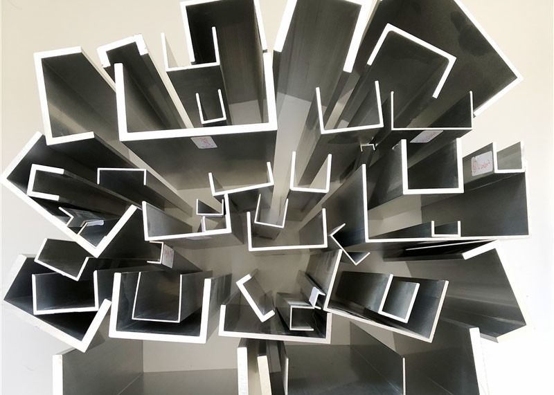 T ha modellato l'angolo quadrato di alluminio della disposizione delle mattonelle del metallo del bordo profila la disposizione bianca a forma di L del bordo delle mattonelle