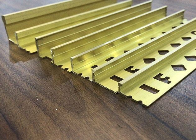 Disposizione d'ottone del bordo per la decorazione della piastrella di ceramica delle mattonelle 2.5m