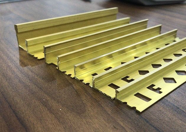D'ottone decorativo dell'oro 3.0m cornice la decorazione della mobilia