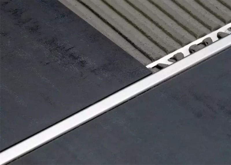 disposizione di finitura del bordo delle mattonelle della striscia della disposizione di alluminio delle mattonelle di 2.5m per il pavimento di legno