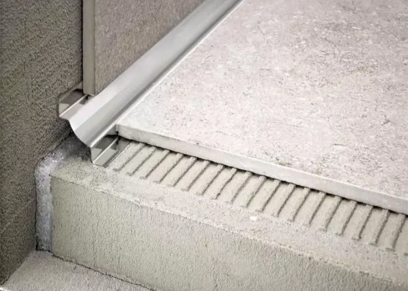 disposizione di finitura del bordo delle mattonelle della striscia della disposizione di alluminio delle mattonelle di 2.5m per il pavimento di legno