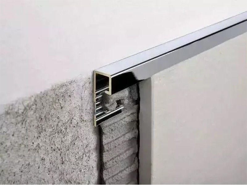La rifinitura del metallo della disposizione del bordo delle mattonelle della lega di alluminio spoglia la decorazione delle mattonelle della parete