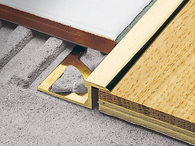 La striscia di bordo d'ottone lussuosa della decorazione interna ha spazzolato la disposizione d'ottone 10mm delle mattonelle