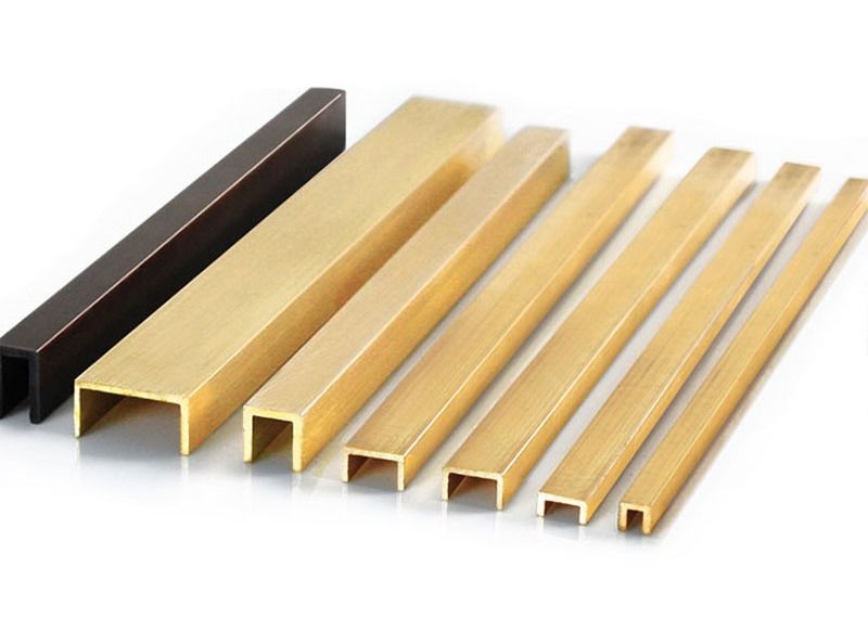 La striscia di bordo d'ottone lussuosa della decorazione interna ha spazzolato la disposizione d'ottone 10mm delle mattonelle