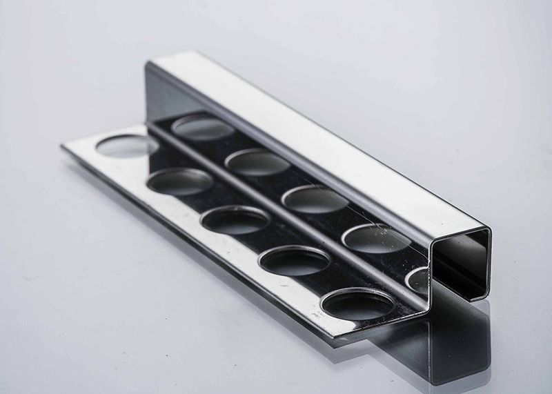 Il TUV 10mm ha spazzolato la linea del bordo della gonna di acciaio inossidabile della disposizione dell'angolo di acciaio inossidabile