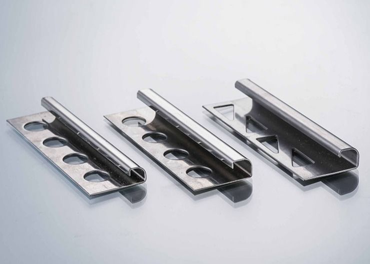 Il TUV 10mm ha spazzolato la linea del bordo della gonna di acciaio inossidabile della disposizione dell'angolo di acciaio inossidabile