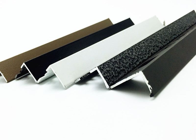 La L modella la linea di demarcazione metal-ceramica di alluminio del pavimento di Ridge Trims Profil Manufactures Aluminium del bordo delle mattonelle