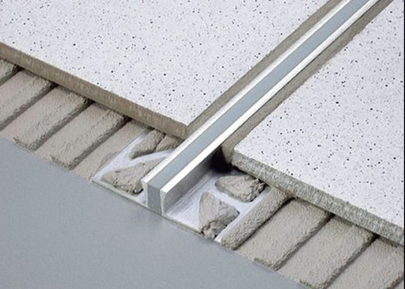Giunto di alluminio del movimento delle mattonelle per la disposizione di legno di Andtile del pavimento del giunto di controllo di espansione