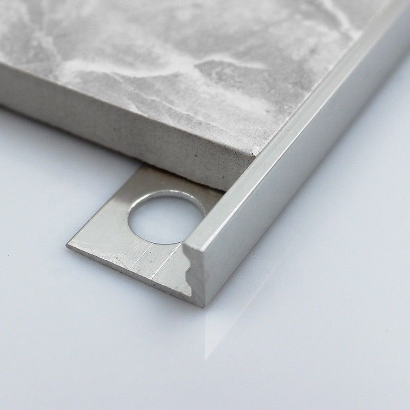 Tutti modellano la disposizione ceramica di alluminio delle mattonelle dell'angolo della parete degli accessori delle mattonelle