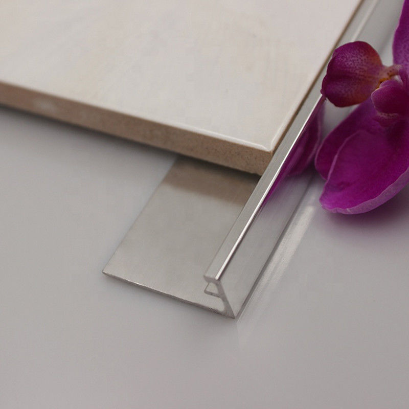Tutti modellano la disposizione ceramica di alluminio delle mattonelle dell'angolo della parete degli accessori delle mattonelle