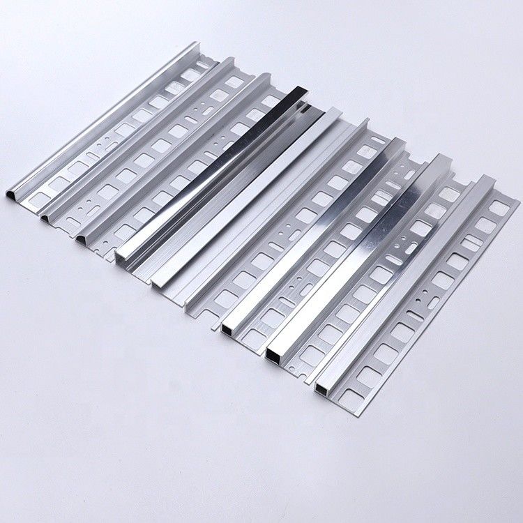 Metallo di alluminio della disposizione delle mattonelle di logo 12mm dell'OEM flessibile
