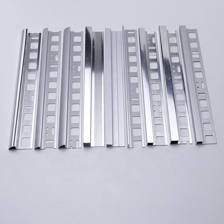 Metallo di alluminio della disposizione delle mattonelle di logo 12mm dell'OEM flessibile