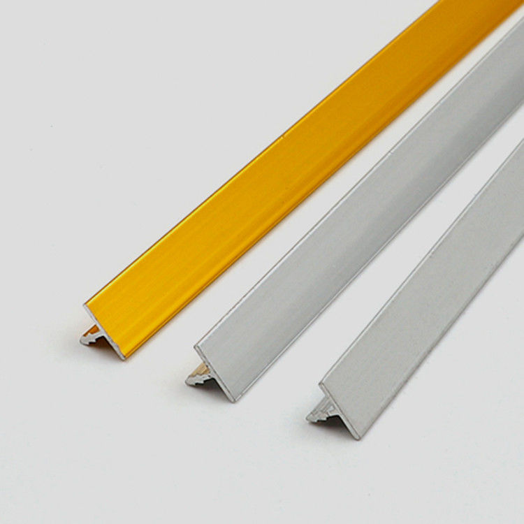 T a prova d'umidità ha modellato la disposizione di alluminio per decorare le pareti