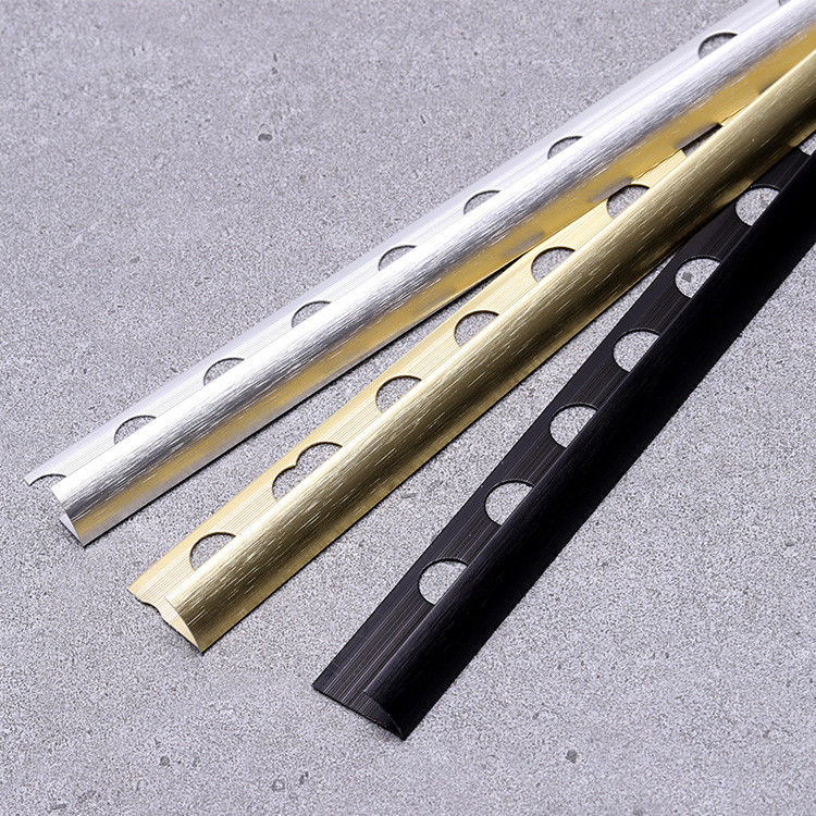 Scanalatura a &quot;u&quot; ceramica del bagno intorno alla disposizione di alluminio 1.8m delle mattonelle