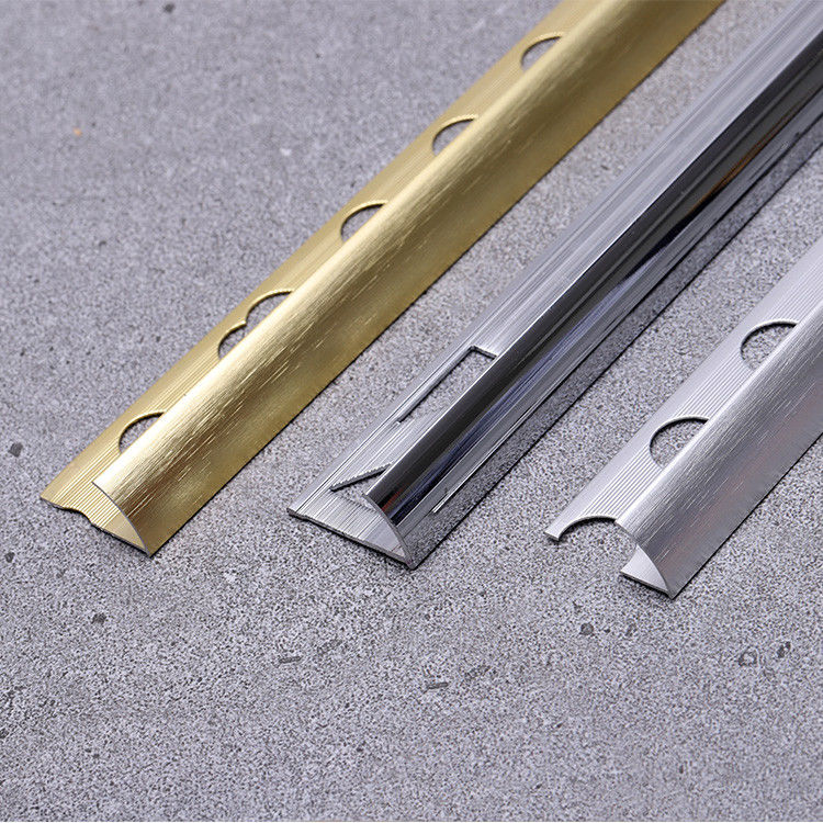Scanalatura a &quot;u&quot; ceramica del bagno intorno alla disposizione di alluminio 1.8m delle mattonelle