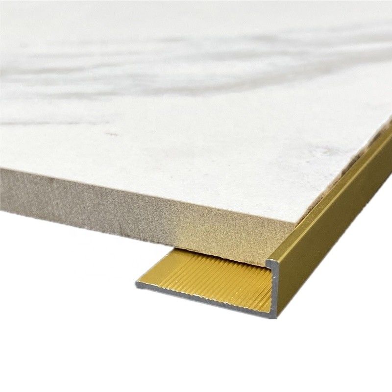 La L modella la striscia di transizione d'angolo ceramica d'ottone del protettore di bordo della disposizione 3.0m delle mattonelle
